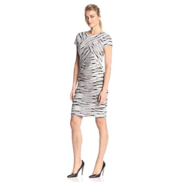 SANDRA DARREN - 🎉HP🎉 EUC - L Sz M Cap Sleeve Printed Geometric BodyCon Sheath - Picture 13 of 14